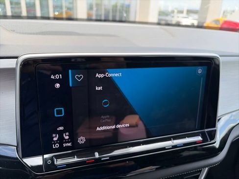Used 2024 Volkswagen Atlas Cross Sport SE FWD image 16