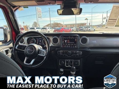 Used 2020 Jeep Wrangler Unlimited Sahara w/ Dual Top Group AWD/4WD image 19