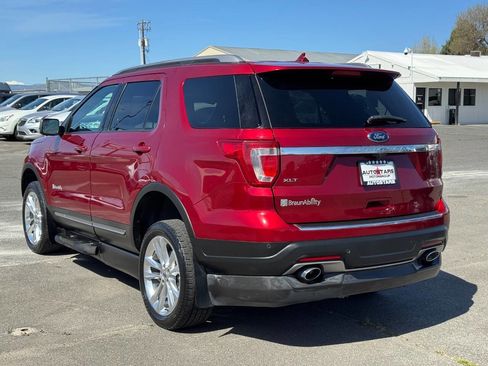 Used 2018 Ford Explorer XLT w/ Equipment Group 202A image 4