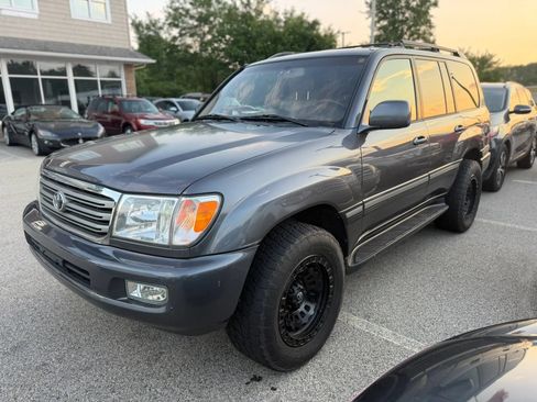 Used 2004 Toyota Land Cruiser AWD/4WD image 3
