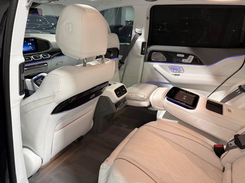 Used 2024 Mercedes-Benz Maybach GLS 600 4MATIC image 61