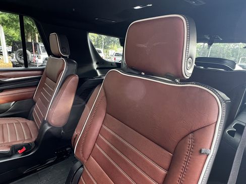 Used 2023 GMC Yukon Denali Ultimate AWD/4WD image 36