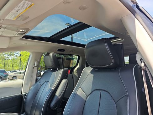 Used 2023 Chrysler Pacifica Limited w/ Uconnect Theater Family Group AWD/4WD image 32