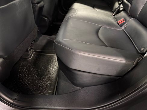 Used 2018 Toyota Prius image 21