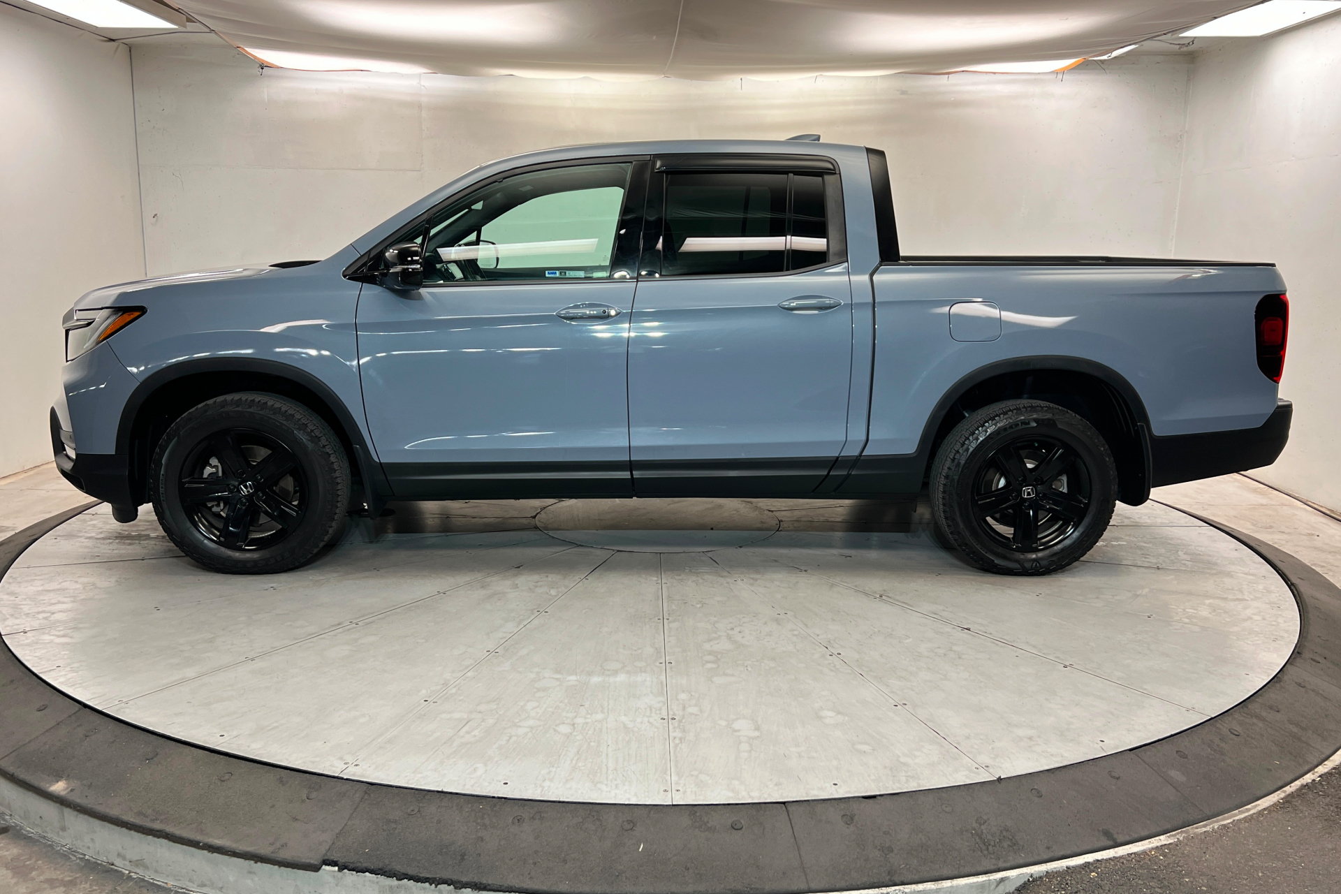 Used 2023 Honda Ridgeline Black Edition image 2