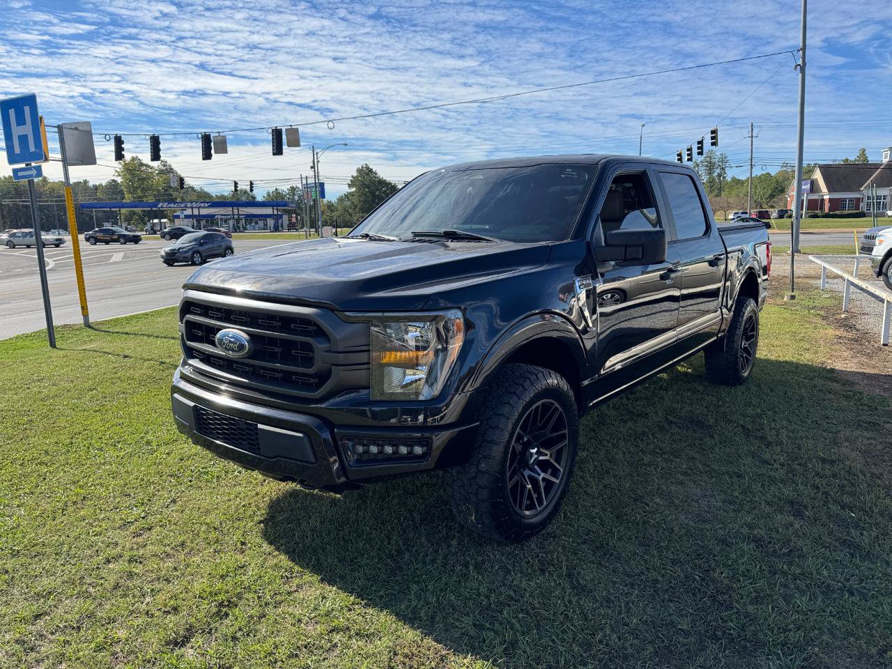 Used 2023 Ford F150 XLT AWD/4WD image 5