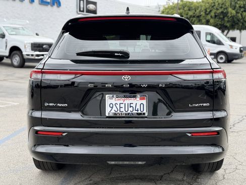 Used 2025 Toyota Crown Signia image 6