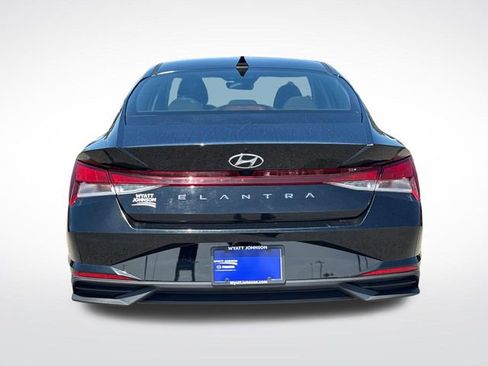 Used 2023 Hyundai Elantra SEL w/ Convenience Package FWD image 4