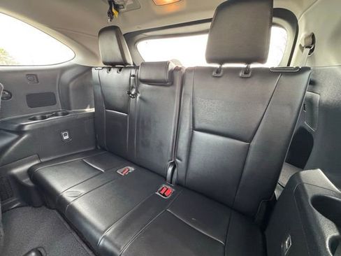 Used 2023 Toyota Highlander XLE AWD/4WD image 18