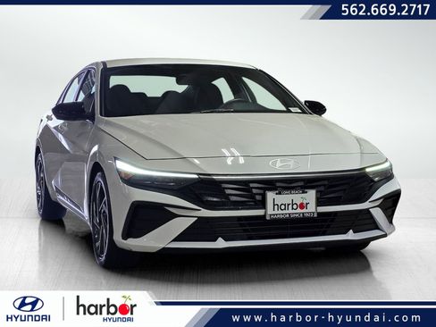Certified 2025 Hyundai Elantra Sport FWD image 1