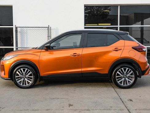 Used 2021 Nissan Kicks SV image 11