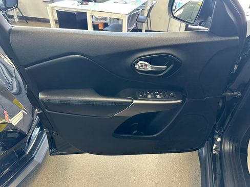 Used 2021 Jeep Cherokee Latitude Lux w/ Sun & Sound Group image 19