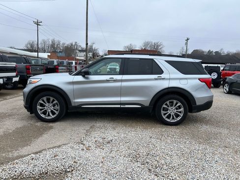 Used 2021 Ford Explorer XLT w/ Equipment Group 202A image 5