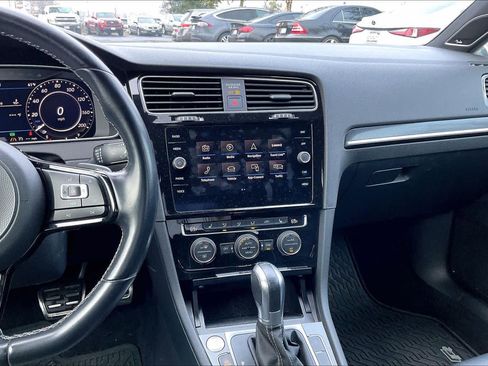 Used 2019 Volkswagen Golf R image 9