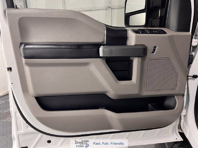 Used 2016 Ford F150 XLT AWD/4WD image 24