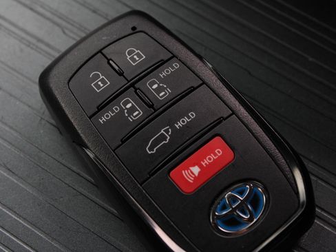 Used 2022 Toyota Sienna XSE w/ XSE Plus Package AWD/4WD image 16