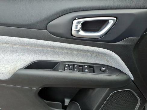 New 2026 Jeep Compass Latitude AWD/4WD image 5