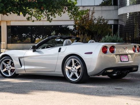 Used 2006 Chevrolet Corvette Convertible w/ Preferred Equipment Group image 46