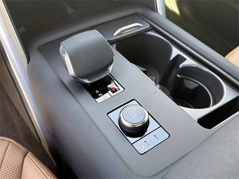 New 2024 Land Rover Discovery Dynamic SE image 23