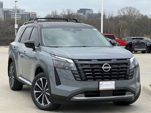 New 2026 Nissan Pathfinder Platinum FWD image 2