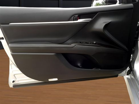 Used 2024 Toyota Camry XLE image 9