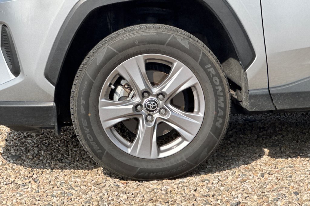 Used 2025 Toyota RAV4 XLE AWD/4WD image 10
