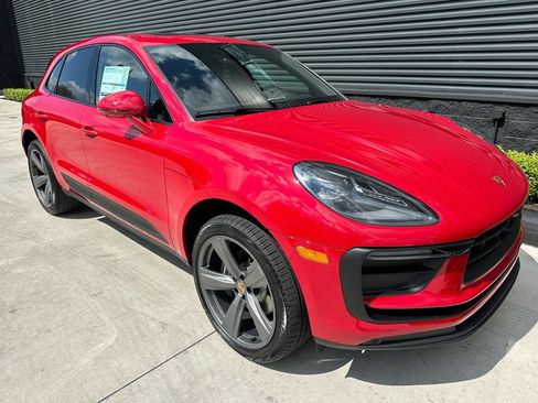 Used 2026 Porsche Macan AWD/4WD image 11