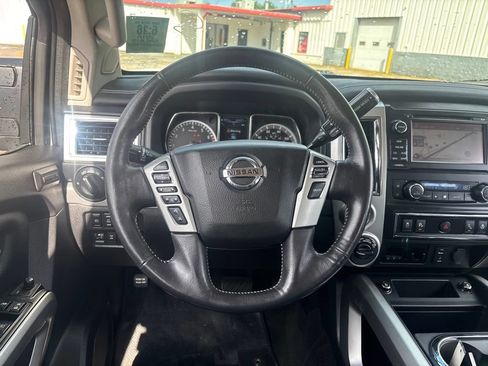Used 2018 Nissan Titan PRO-4X AWD/4WD image 10