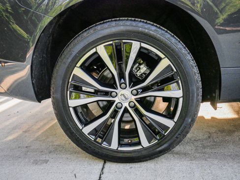 Used 2025 Volvo XC60 B5 Plus image 13