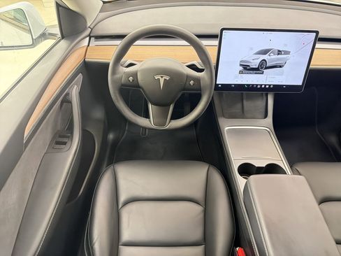 Used 2024 Tesla Model Y 2WD image 26