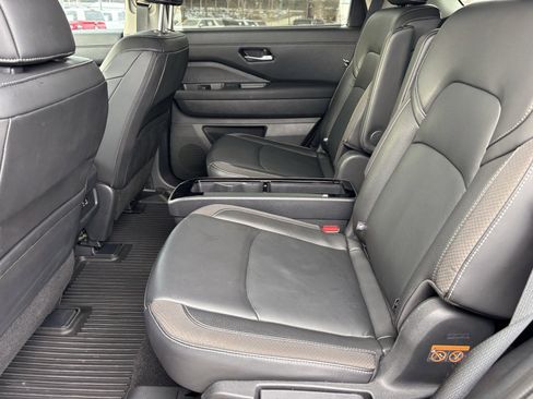 Used 2024 Nissan Pathfinder SL w/ SL Premium Package image 4