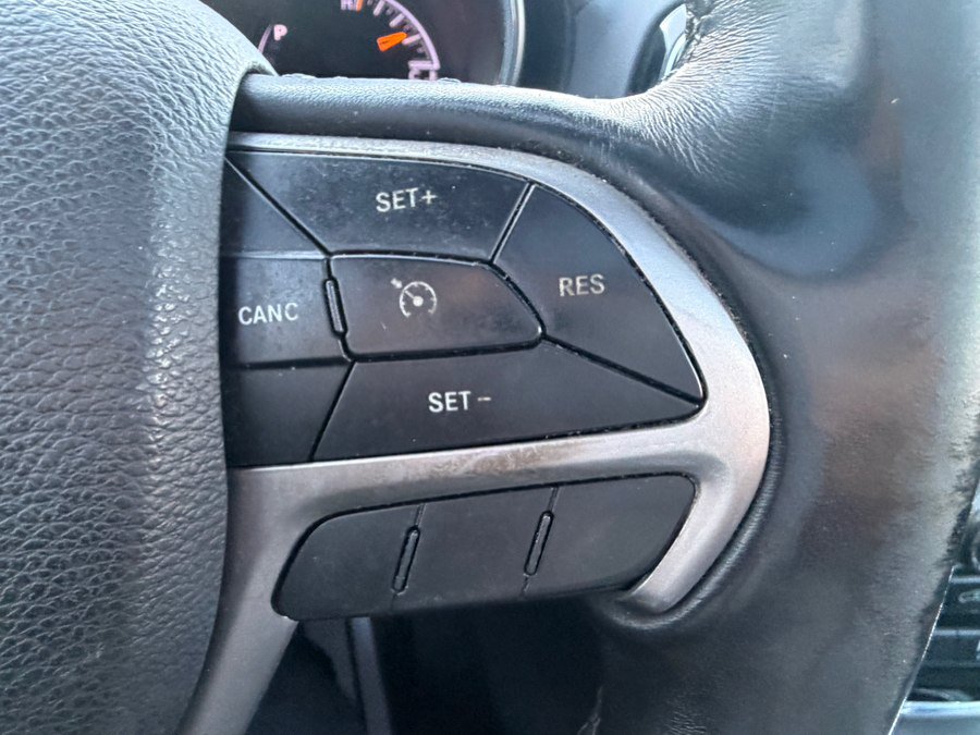 Used 2019 Jeep Grand Cherokee Overland AWD/4WD image 30
