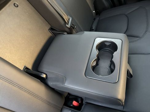 Used 2025 Land Rover Defender 110 S image 33