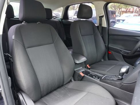 Used 2018 Ford Focus SE w/ Interior Protection Package FWD image 2