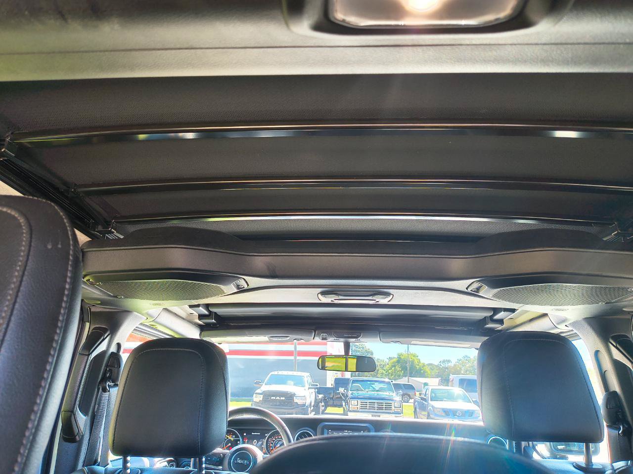 Used 2018 Jeep Wrangler Unlimited Sahara AWD/4WD image 13