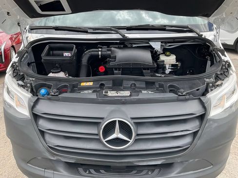 Used 2022 Mercedes-Benz Sprinter 2500 image 10