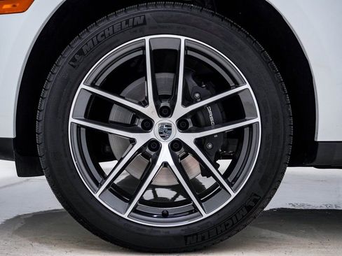 Certified 2025 Porsche Macan AWD/4WD image 13