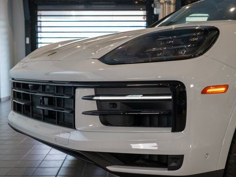 New 2025 Porsche Cayenne AWD/4WD image 11