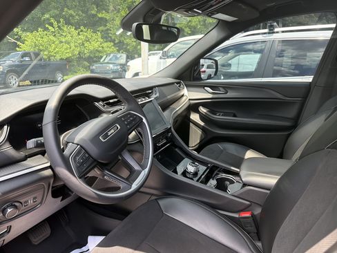 Certified 2023 Jeep Grand Cherokee L Laredo AWD/4WD image 18