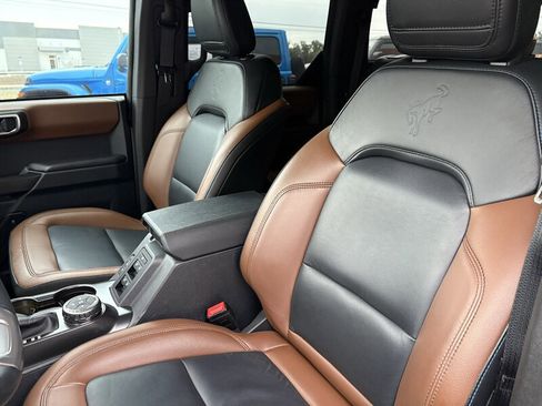 Used 2024 Ford Bronco Outer Banks image 9