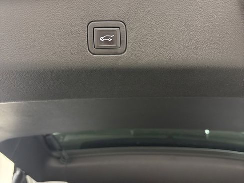 Used 2023 GMC Yukon XL Denali image 29