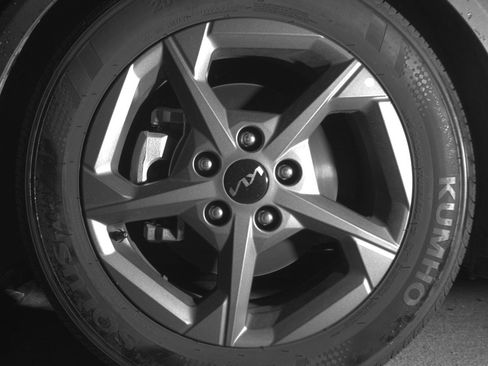 Used 2025 Kia K4 LXS image 12