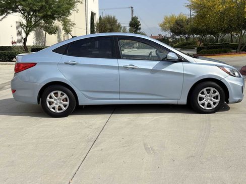 Used 2013 Hyundai Accent GLS image 2
