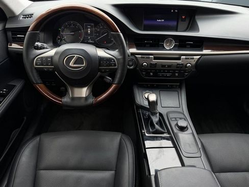 Used 2017 Lexus ES 350 w/ Premium Package image 25