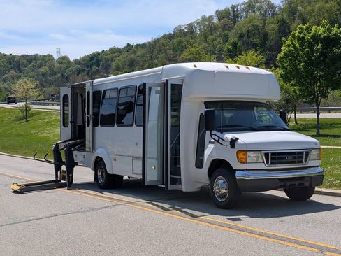 Used 2007 Ford E-450 and Econoline 450 RWD image 2