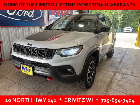 Used 2024 Jeep Compass Trailhawk AWD/4WD image 3