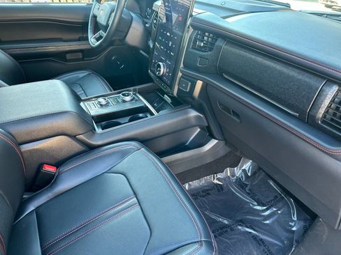 Used 2024 Ford Expedition Max Limited image 19