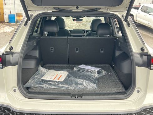 New 2026 Volkswagen Tiguan SE R-Line image 14