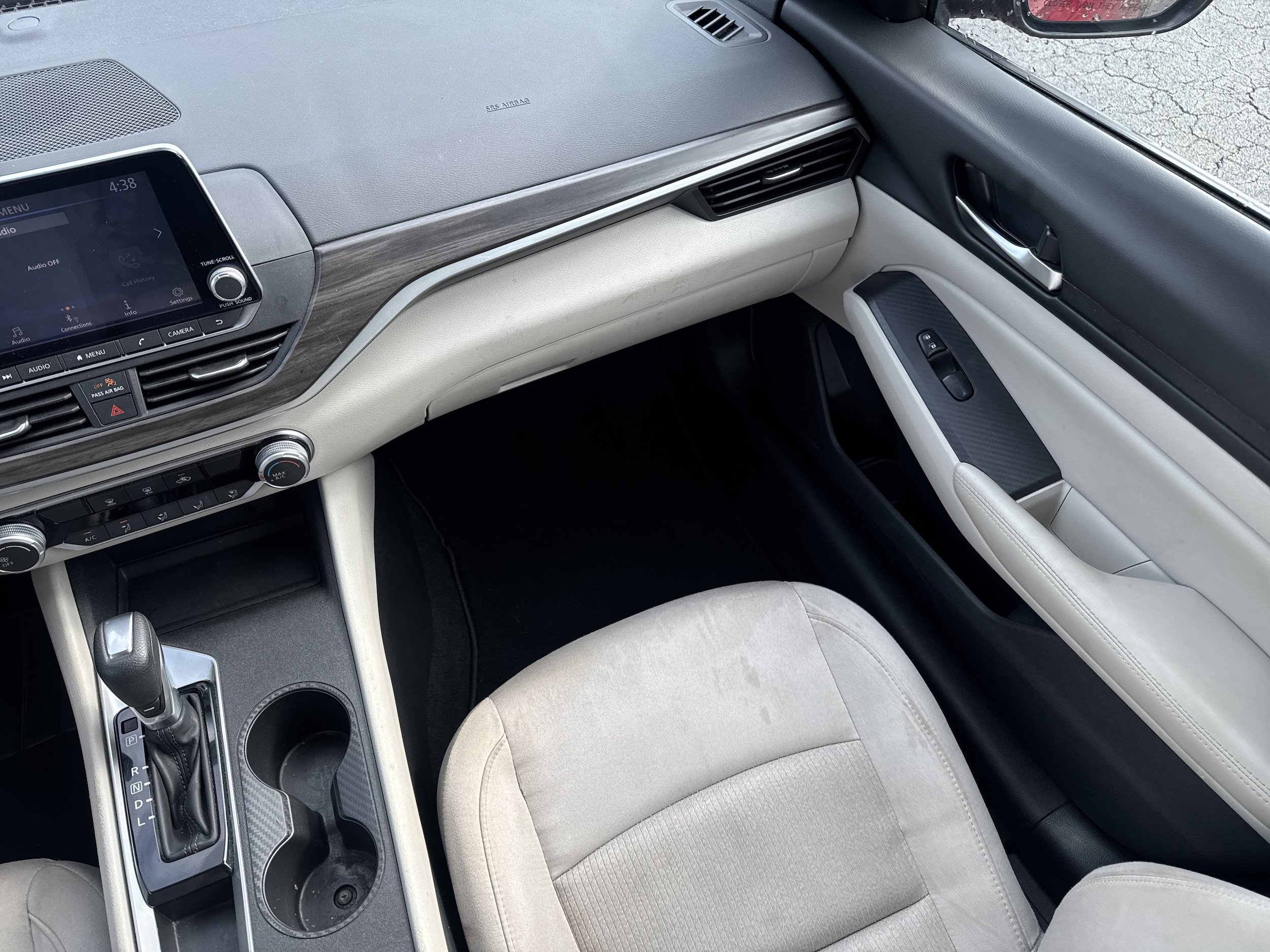 Used 2025 Nissan Altima 2.5 SV FWD image 19