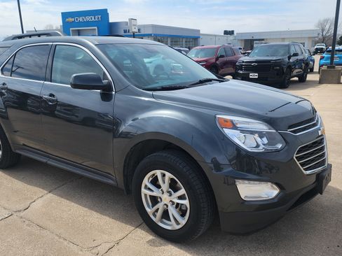 Used 2017 Chevrolet Equinox LT w/ Convenience Package image 3